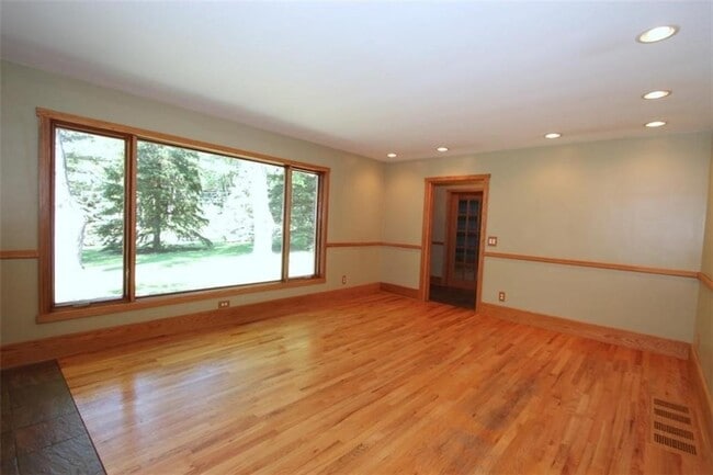 Foto del edificio - 934 Boughton Hill Rd