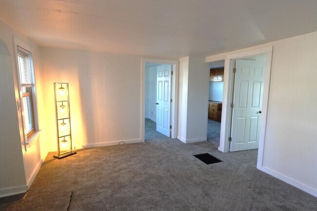 Foto del edificio - 3 Bed/ 1 bath house in a great location