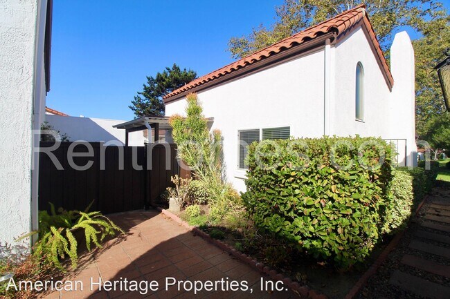 Building Photo - 12780 Avenida La Valencia