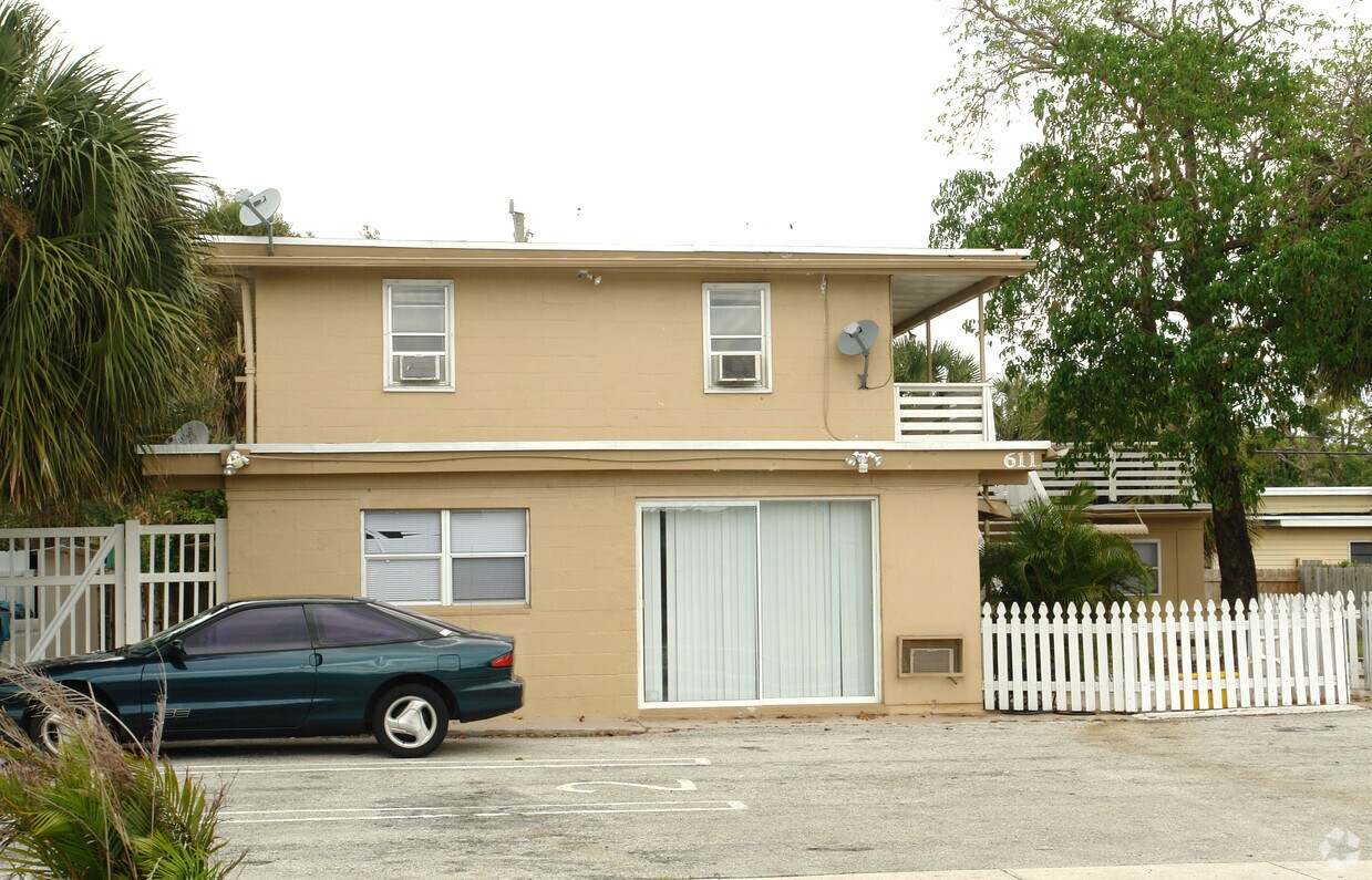 611 NE 10th Ave, Boynton Beach, FL 33435 Apartments in Boynton Beach