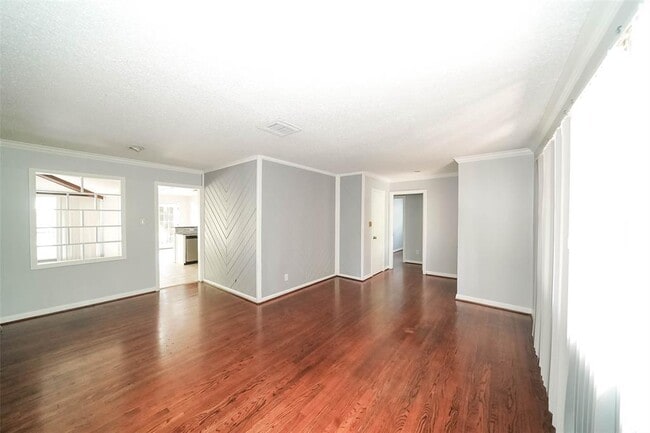Building Photo - 2206 Cheshire Ln