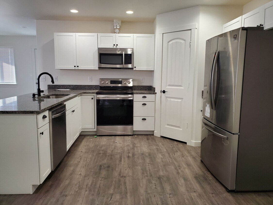Foto principal - 1125 W Ivy Ave