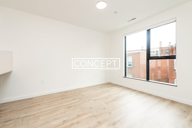 Building Photo - Longwood Row