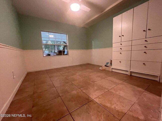 Foto del edificio - 1605 Lakewood Rd