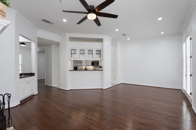 Foto del edificio - Gorgeous Mediterranean-style condo located...