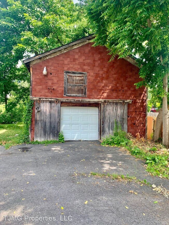 Building Photo - 5 br, 3 bath House - 26 W Genesee St