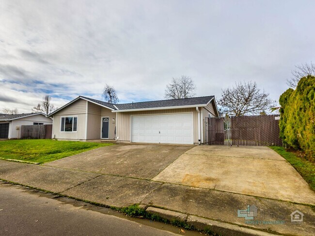 Foto del edificio - March Move-In Special: Charming 4-Bedroom Keizer Home Close to Everything