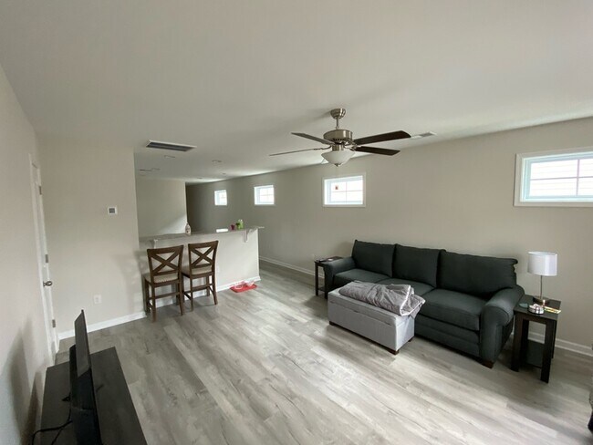 Photo - 207 Royal Way Apartment