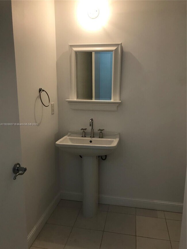 Foto del edificio - 185 SW 7th St
