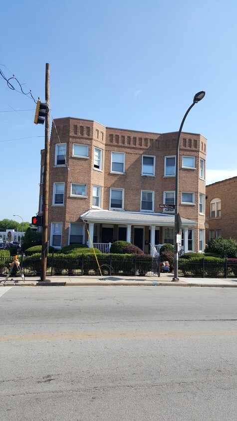 Primary Photo - Emerson Apartments