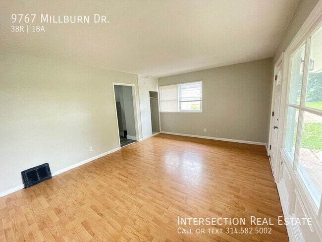 Building Photo - Renovated 3Bed/1Bath with Fenced Backyard