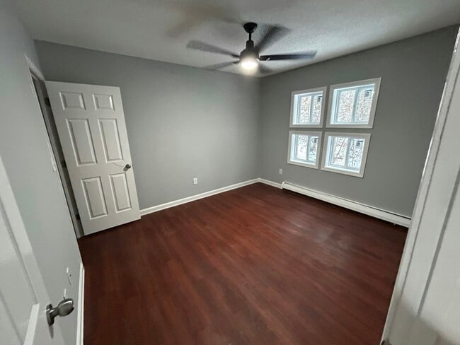 Building Photo - 11 RiverBend Dr