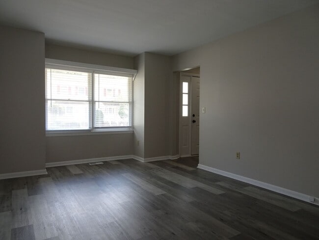 Foto del edificio - 3 Bedroom 2.5 bath Townhome rental in Rale...