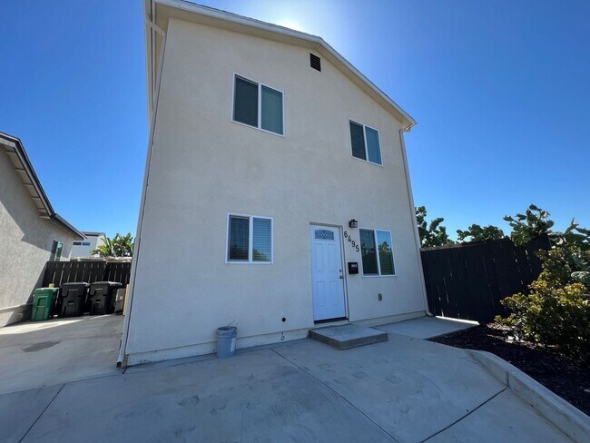 Foto del edificio - 4BD/2BA on Montezuma, Nice Patio!