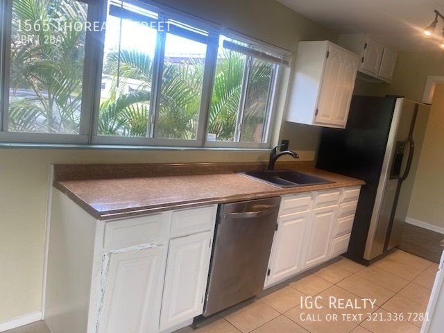 Building Photo - Bright and updated 3/1.5 in Titusville Rea...