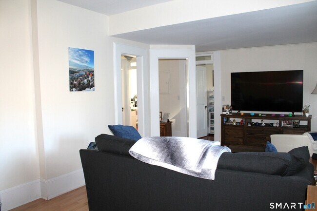 Foto del edificio - 7 Hillcrest Dr