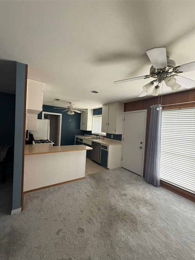 Foto del edificio - 7945 Cedel Dr