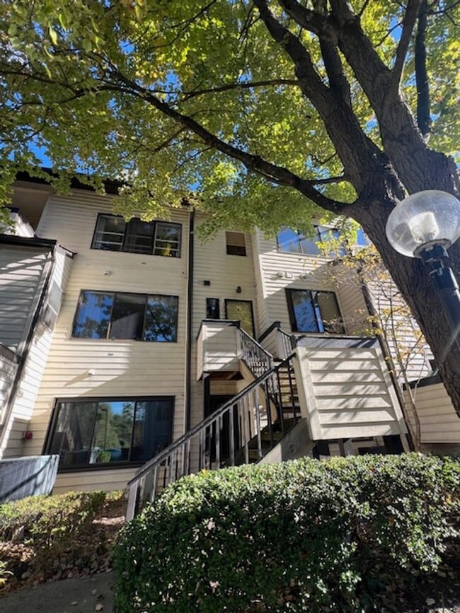 CONDO WITH LOFT IN GAITHERSBURG - CONDO WITH LOFT IN GAITHERSBURG