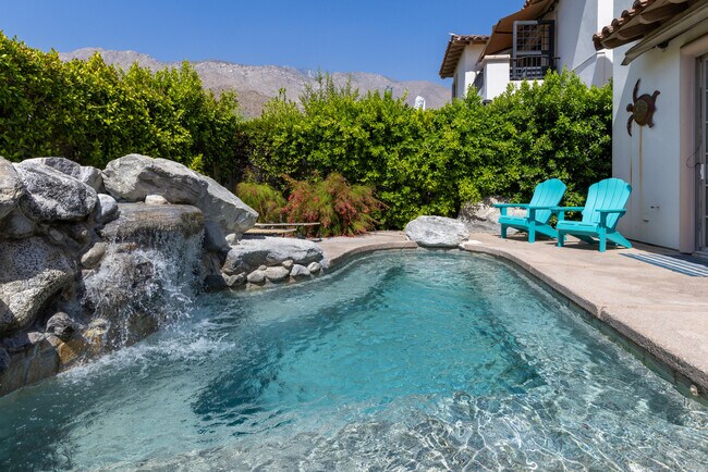 Foto del edificio - 546 N Indian Canyon Dr