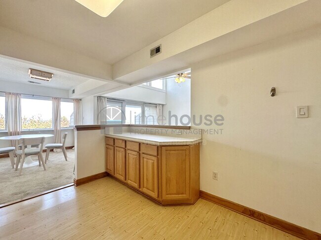 Foto del edificio - 3908 Whispering Oaks Pl
