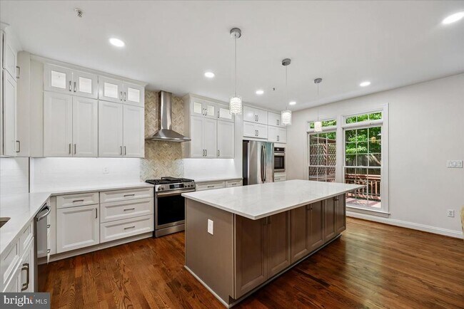Foto del edificio - 10539 Tuckerman Heights Cir