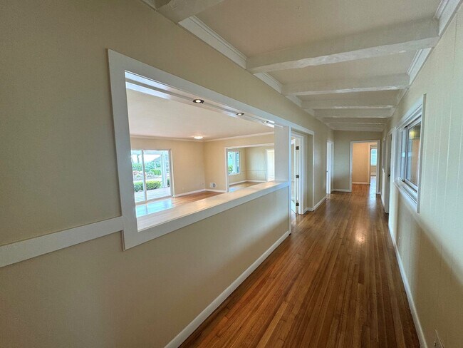 Foto del edificio - Hillside Ventura Home- Gorgeous Ocean View!!