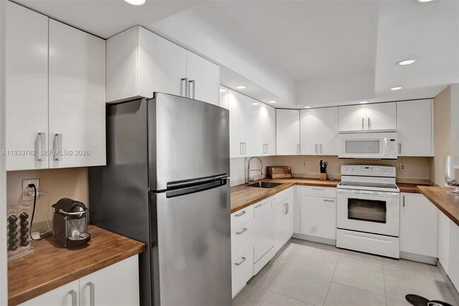 Building Photo - 19390 Collins Ave