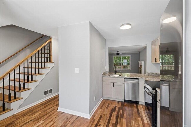 Foto del edificio - 5200 Laurel Bridge Dr SE
