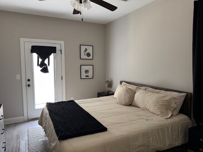 Building Photo - Park West