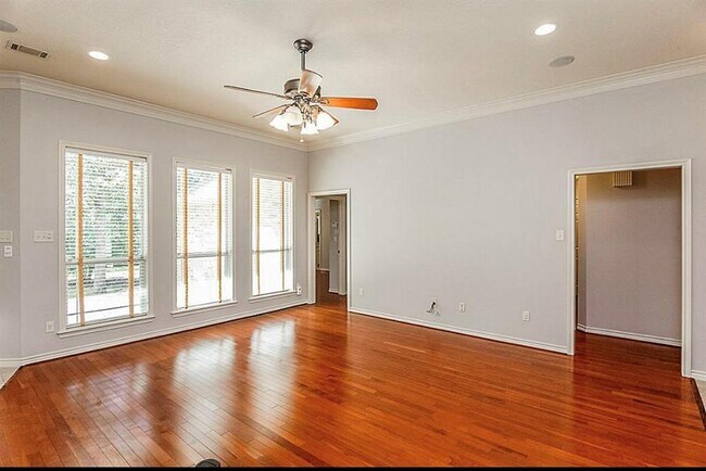 Building Photo - 2332 Kendal Green Cir