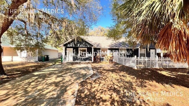 Foto del edificio - 436 Jennifer Ln