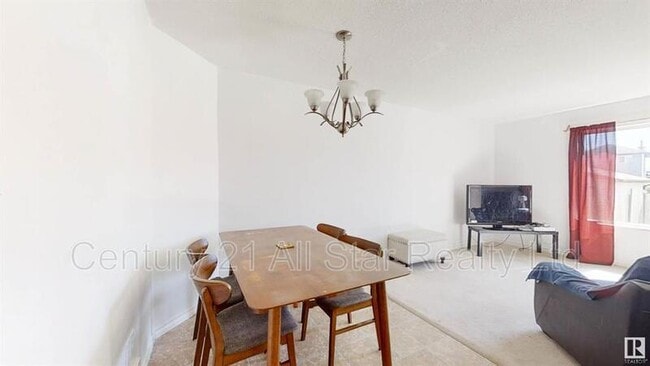 Building Photo - 415 Aster Close