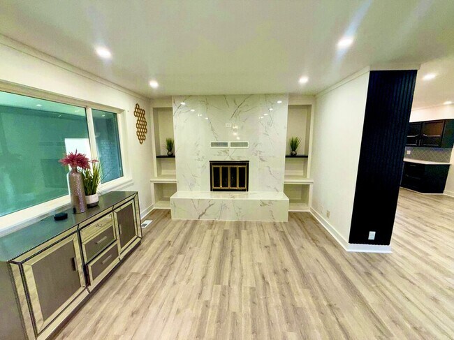 Foto del edificio - 303 S Promenade Blvd