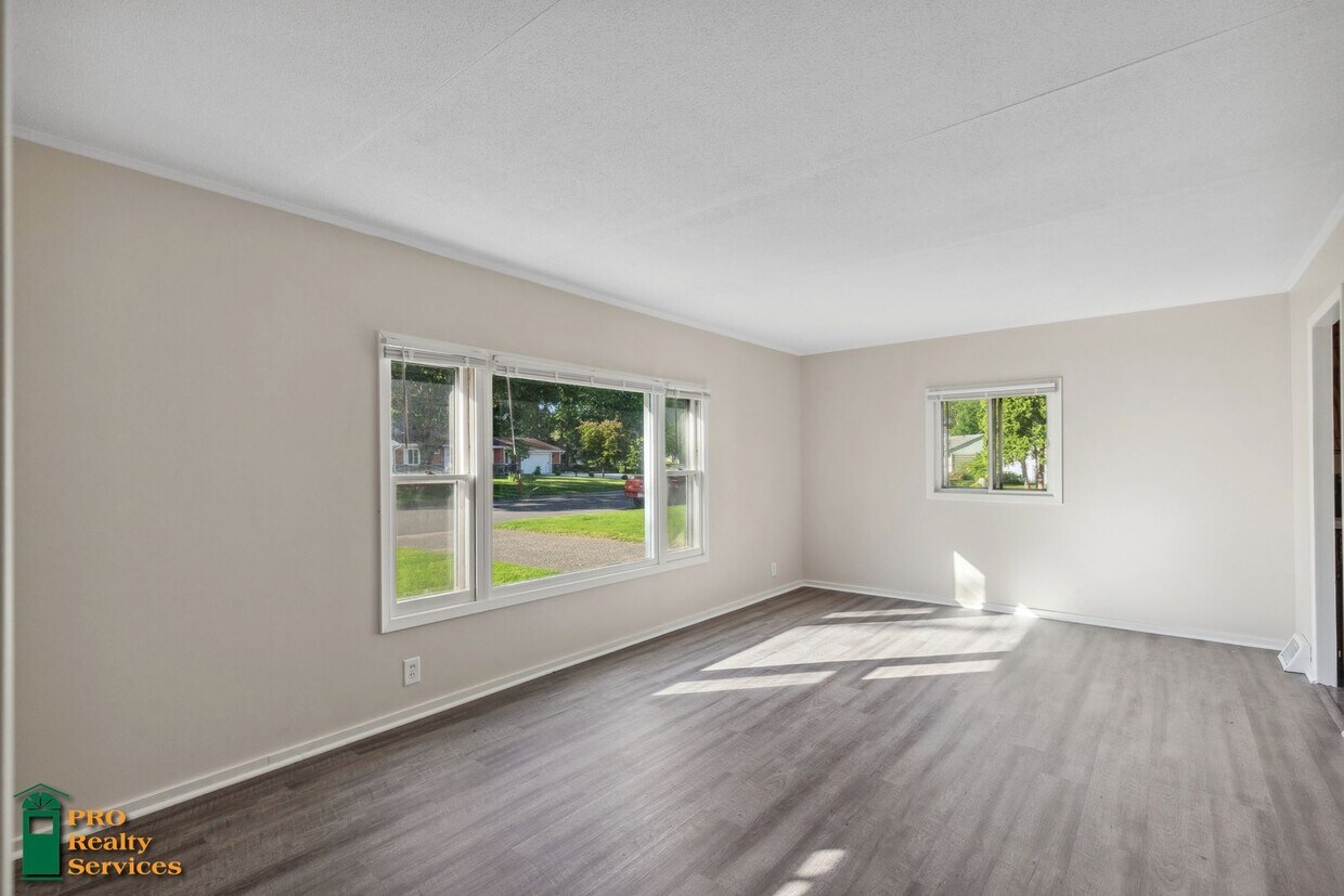 Foto principal - 3 Bedroom House in Bloomington