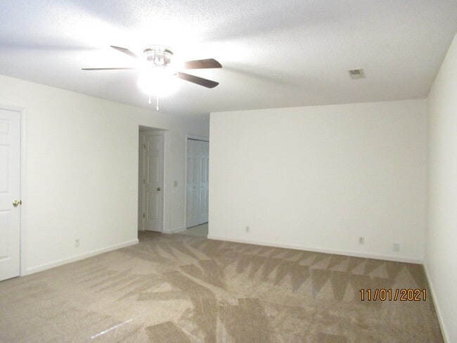 Building Photo - 160 Gertrude Dr