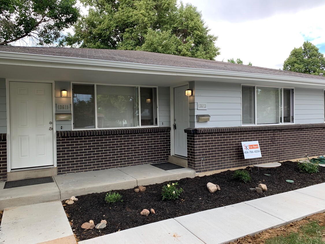 Covered Front Porch/Duplex - 13613 E Nevada Pl