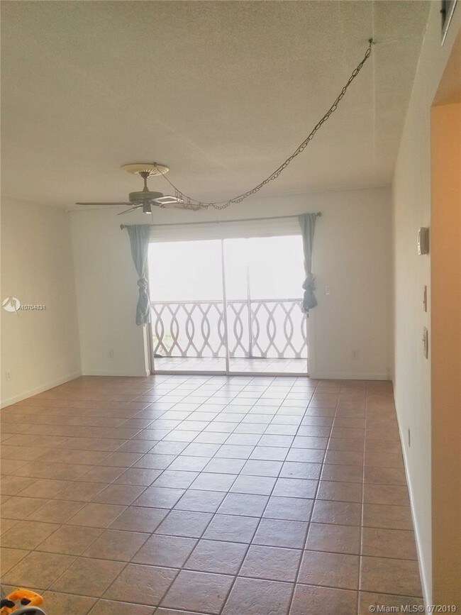 Building Photo - 450 Golden Isles Dr