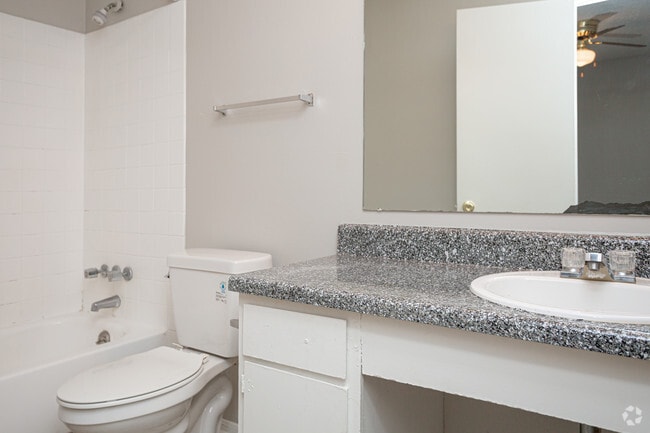 2 BR, 1 BA - 923 SF - Patriot Point of Baton Rouge