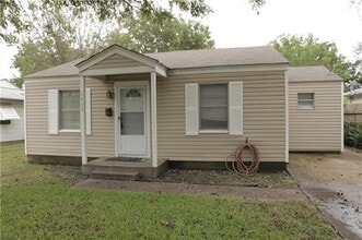 Building Photo - 2809 S Hills Ave