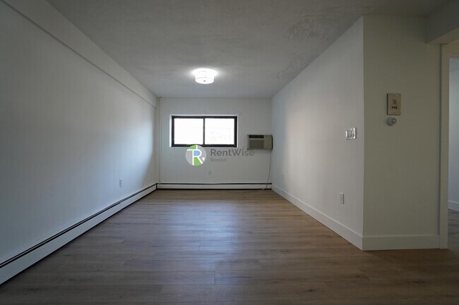 Foto del edificio - 745 E 6th St