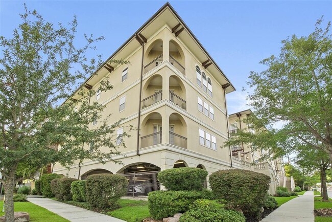 Foto del edificio - 7134 Mapleridge St