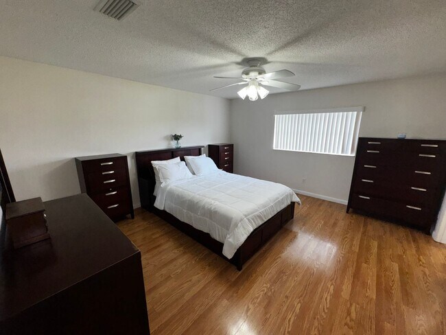 Foto del edificio - Active 55+ Living in On Top of the World – 2BR/2BA Villa with Resort-Style Amenities!