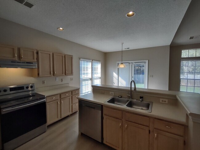 Building Photo - Beautiful, Pristine Home located in McDowe...