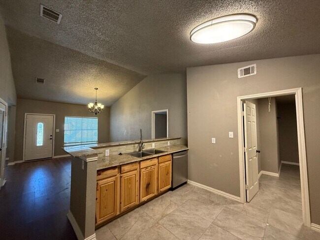Foto del edificio - 3 bedroom 2 bathroom house in 76137