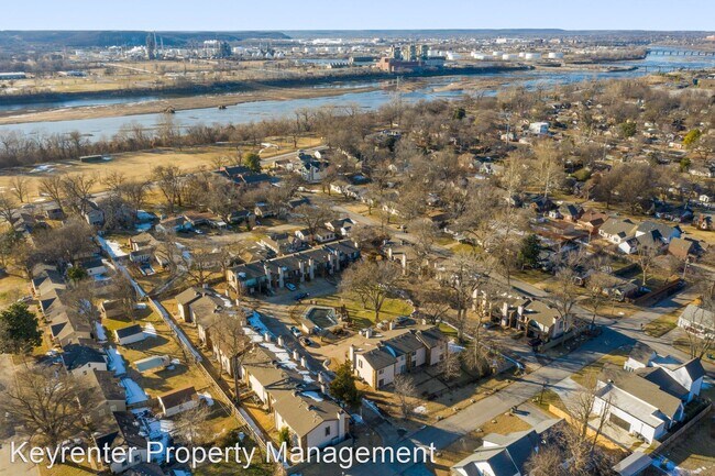 Foto del edificio - 2 br, 2 bath House - 3704 S Madison Ave