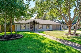 Building Photo - 1225 Crestwood Dr