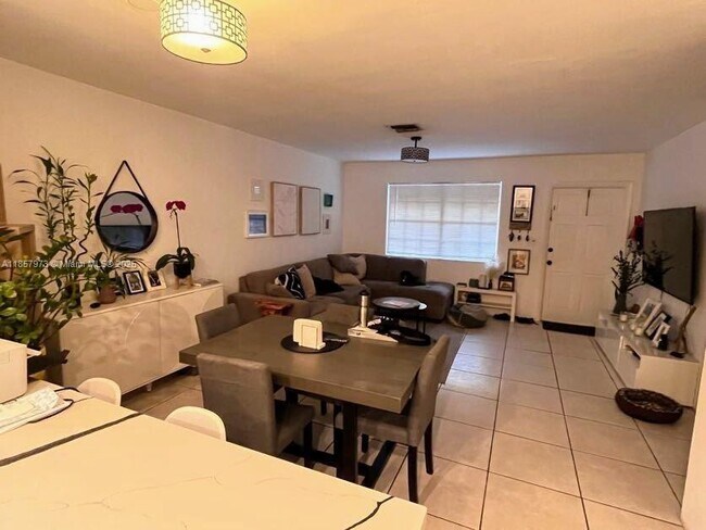 Foto del edificio - 1002 NE 119th St