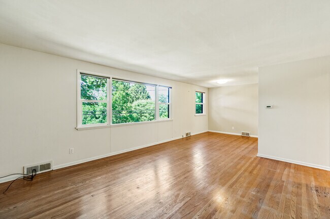 Foto del edificio - 4312 3rd Ave NW