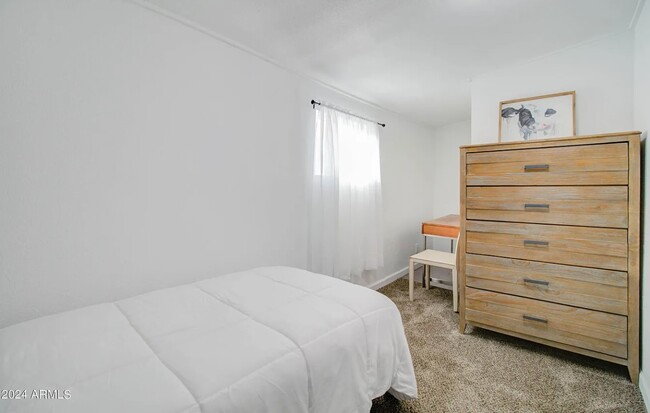 Bedroom - 263 S Sutherland St