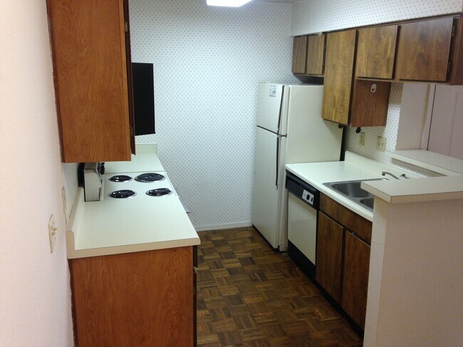 Kitchen - 114 E 31st St